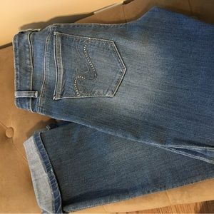 White House Black Mark Crop Leg. Sz 6 Excellent condition.